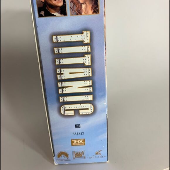 Titanic 2 DVD Set Boxed Winner Of 2 Academy Awards Best Picture Top Of The World - Picture 5 of 7
